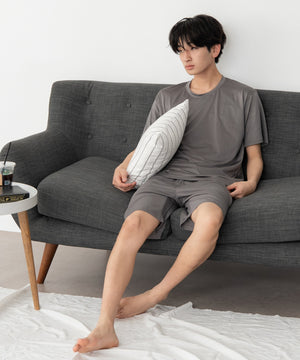 Dグレー モデル：180cm L着用