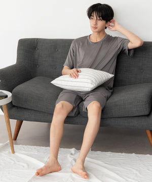 Dグレー モデル：180cm L着用