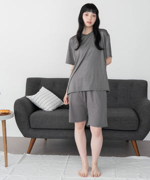 Dグレー モデル：164cm M着用