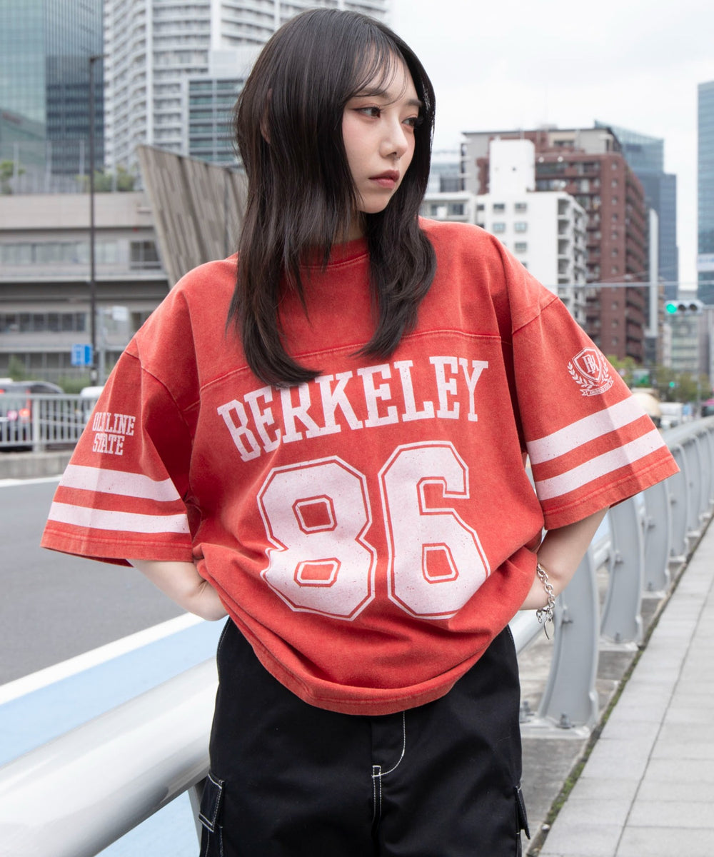 レッド　モデル：159cm L着用