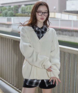 オフホワイト　モデル：163cm M着用