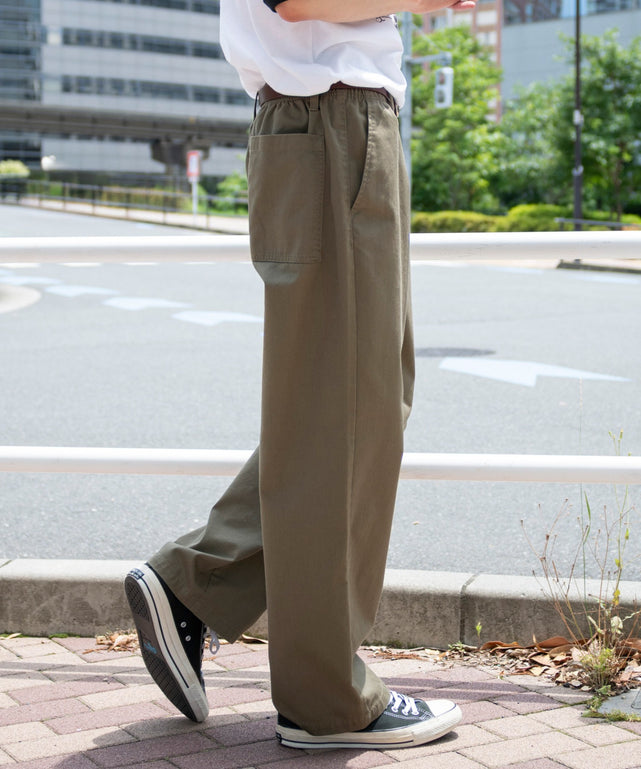 カーキ モデル：182cm L着用
