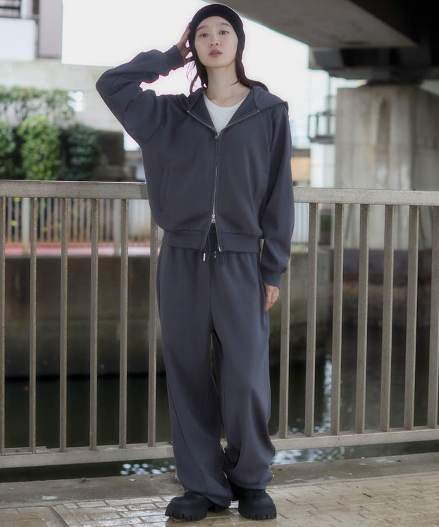 チャコール　モデル：163cm S着用