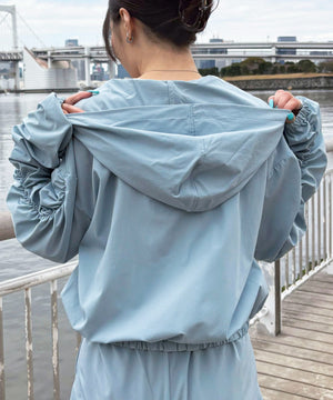 ブルー