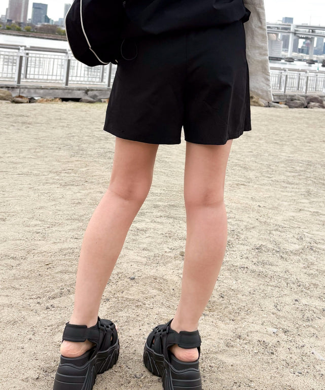 ブラック