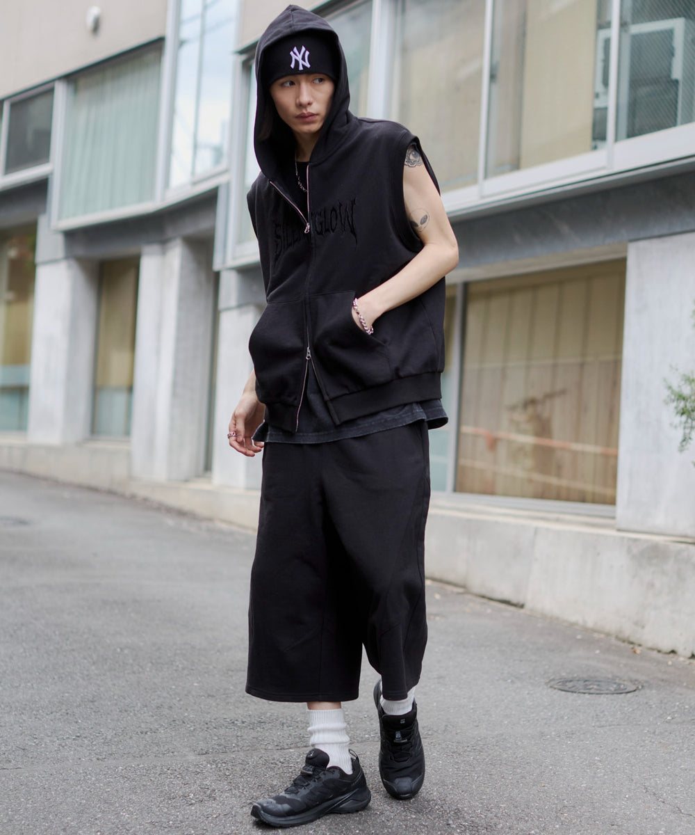ブラック モデル：182cm L着用