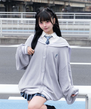 グレー