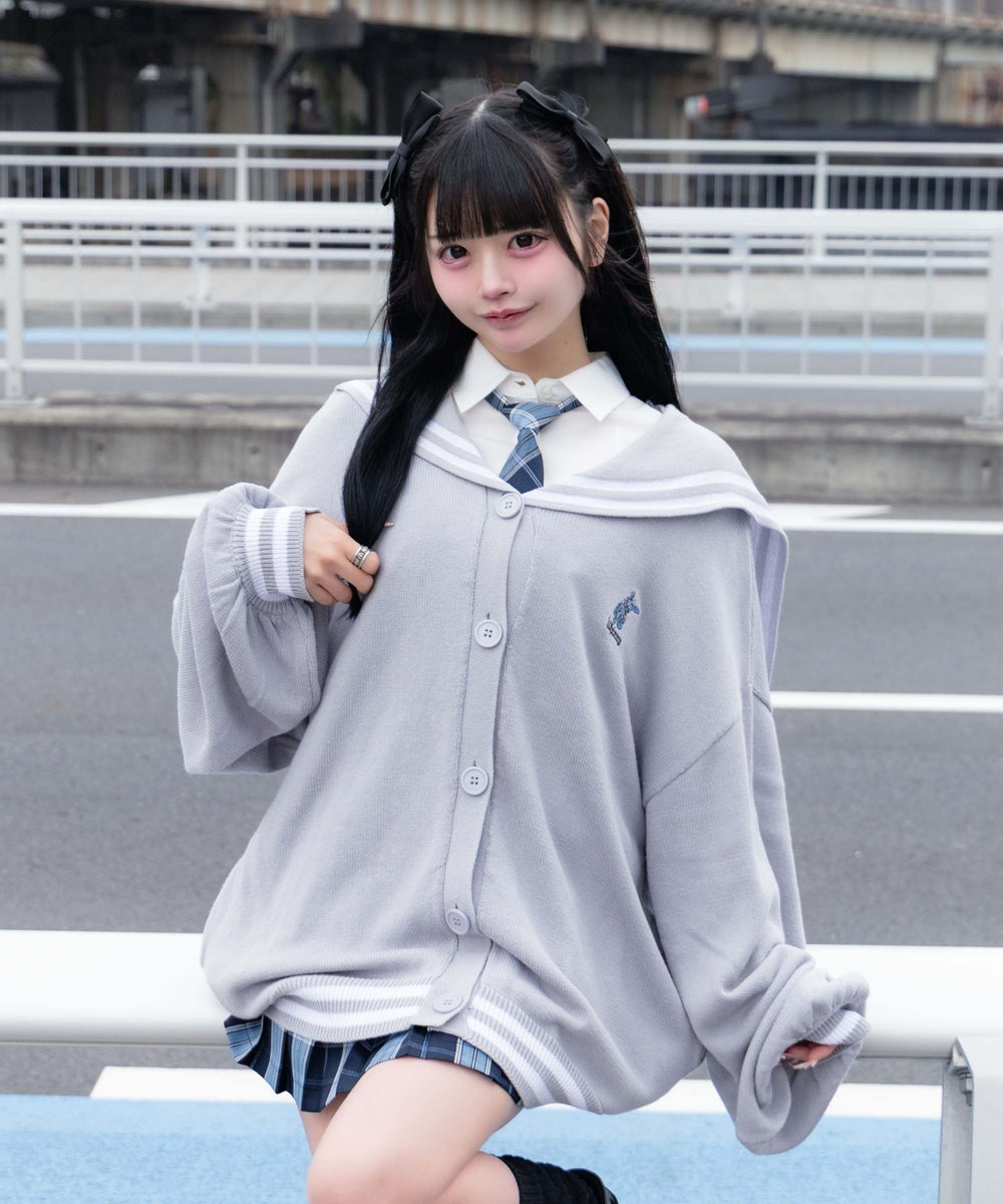 グレー