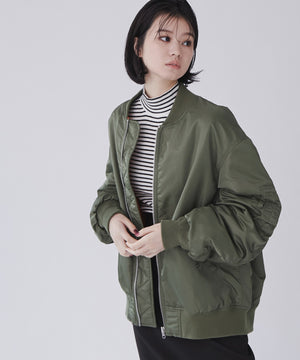 カーキ モデル：170cm M着用