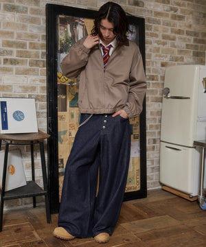 ベージュ モデル：182cm L着用