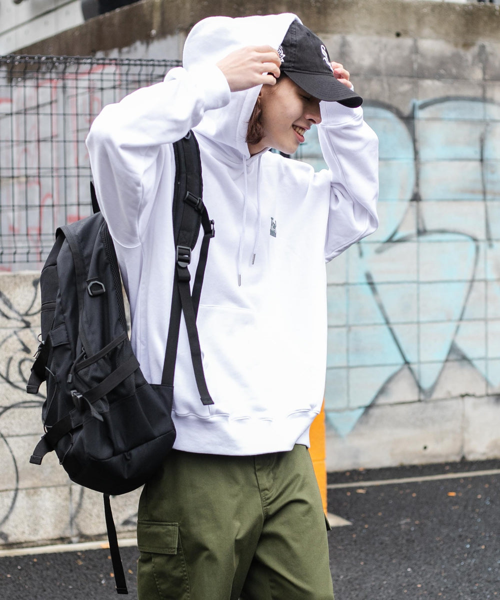 ホワイト モデル：174cm L着用