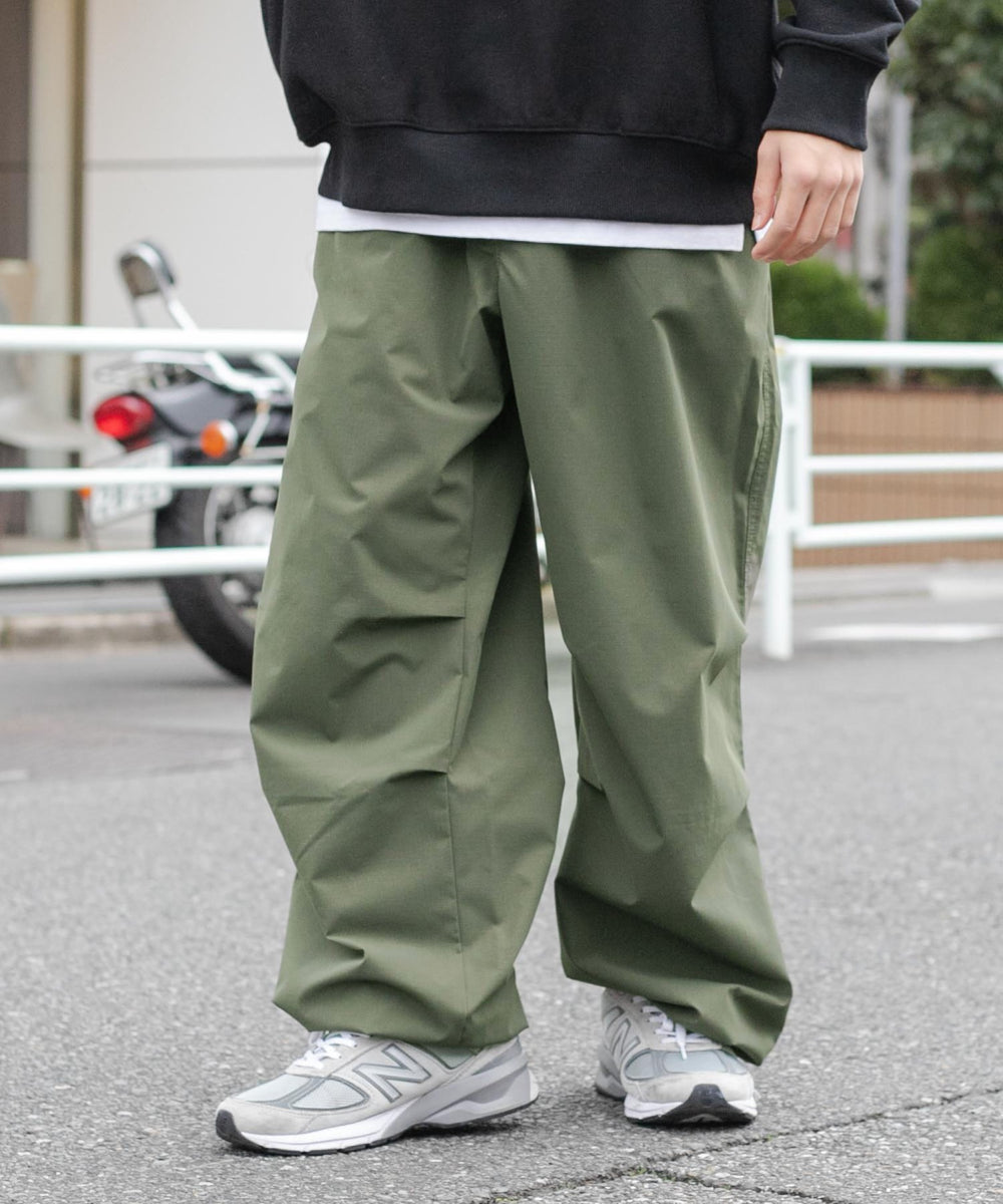 カーキ　モデル:175cm L着用