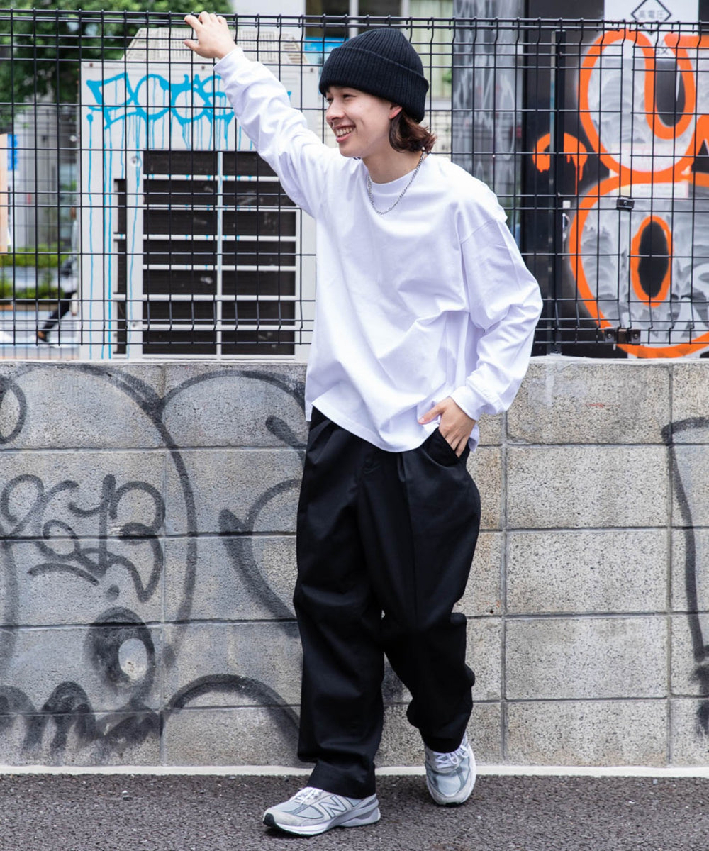 ホワイト　モデル：174cm L着用