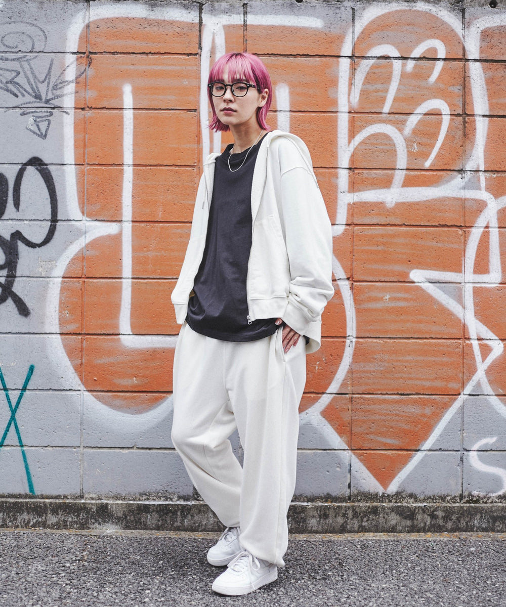 オフホワイト　モデル：170cm M着用