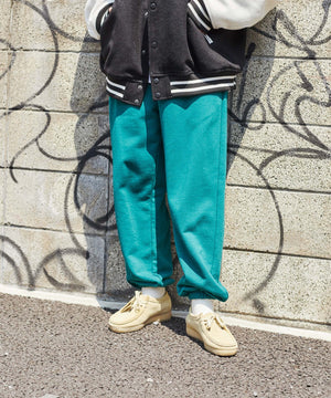 グリーン　モデル：170cm M着用