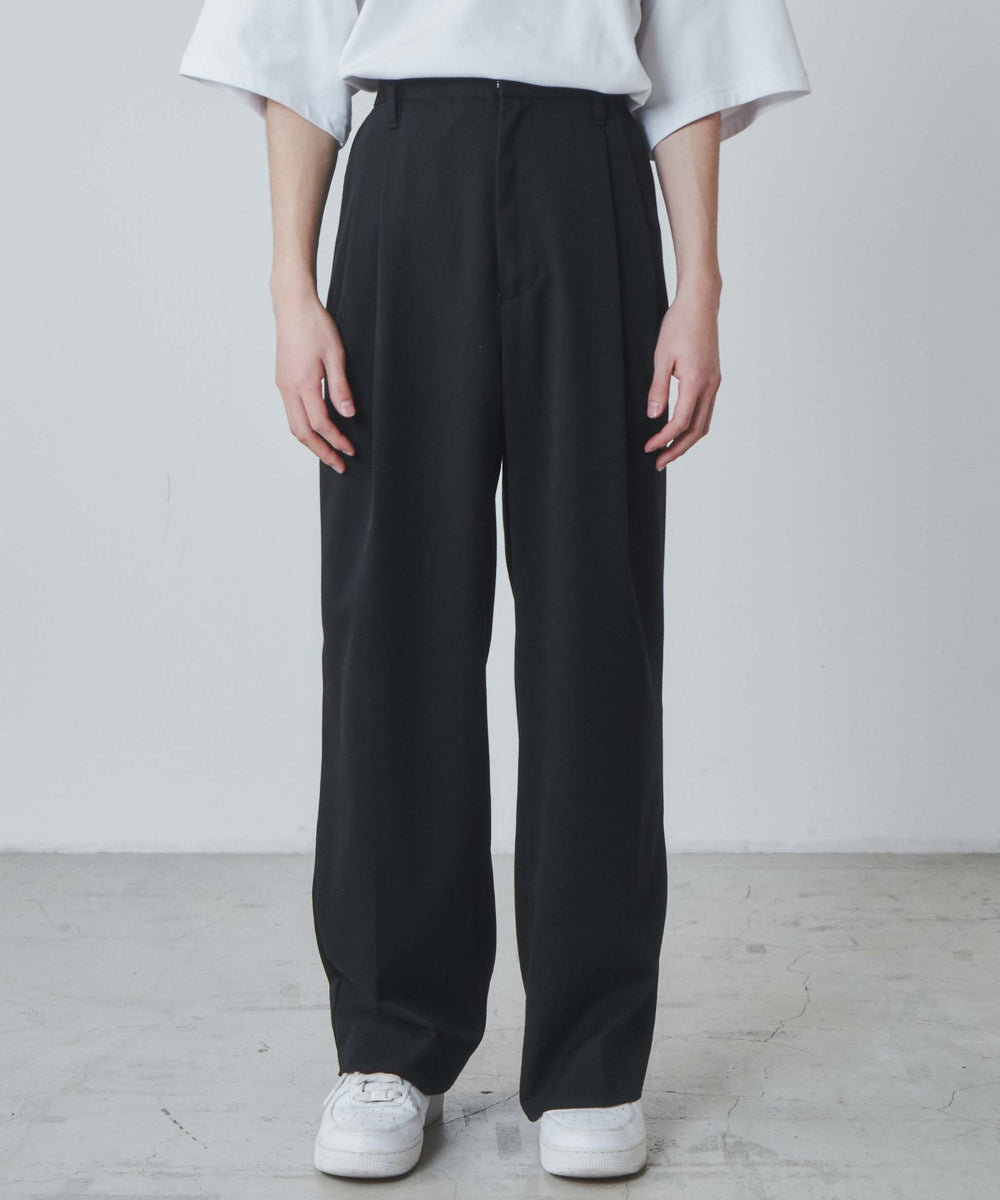 ブラック モデル：172cm L着用